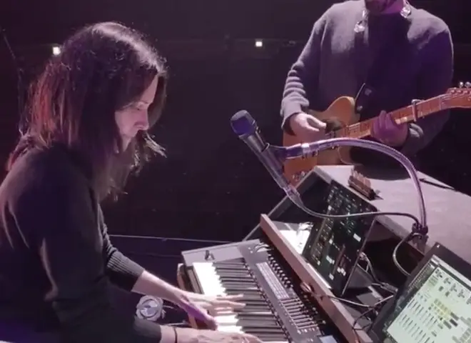 Courteney Cox plays piano at the Royal Albert Hall