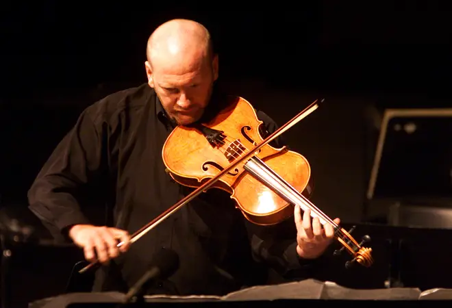 Composer Brett Dean performs “Intimate Decisions” solo on the viola in LA