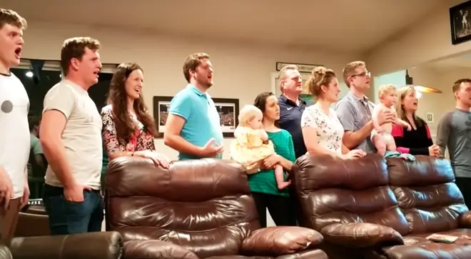 Family sings together to Les Mis