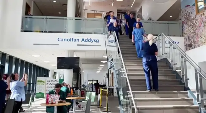 A&E choir sings ‘I’ll be there’ for heroic colleagues