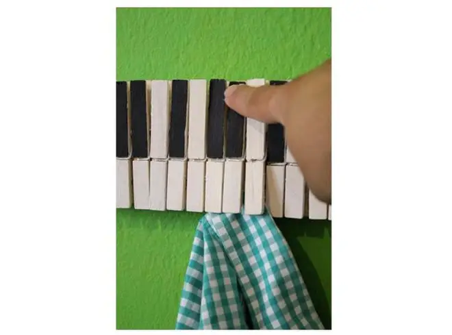 Piano peg