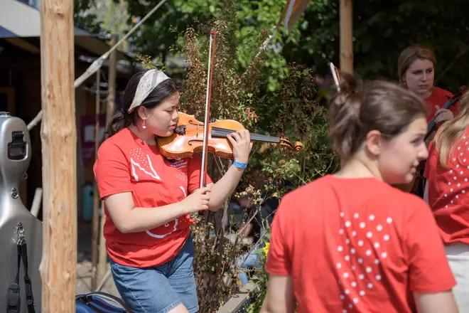 Talented teen violinist performs with the NYO