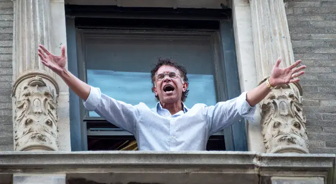 Tony-winning Broadway actor sings for healthcare workers from his apartment window in New York