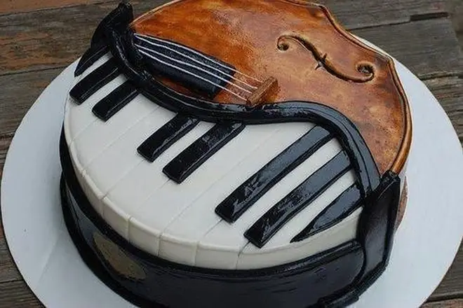 Piano cello cake