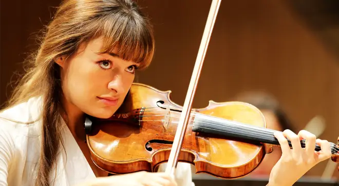 Violinist Nicola Benedetti is offering mass tutorials online, and anyone can take part