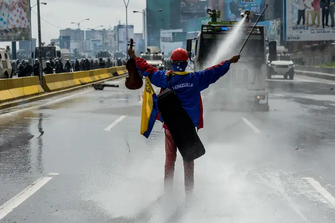 Violinist during protests in Caracas