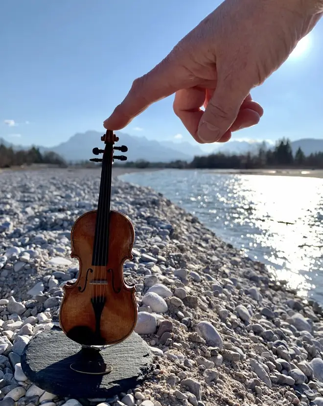 The tiny violins range from 10cm to 16cm in size