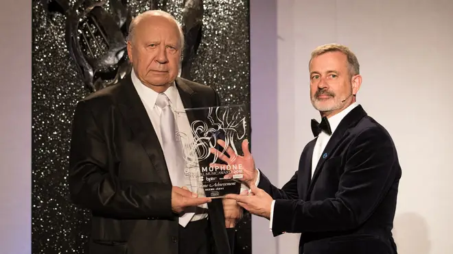 James Jolly presents Neeme Järvi with his Lifetime Achievement Award