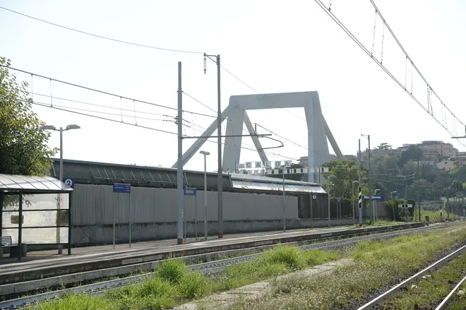 Hundreds travel by train to Ceriano Laghetto