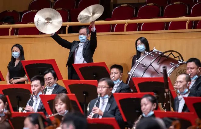 After more than five months absence, Wuhan Philharmonic Orchestra returns to the Qintai concert hall wearing protective masks