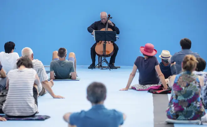 Cellist Jürgen Gerlinger plays a concert