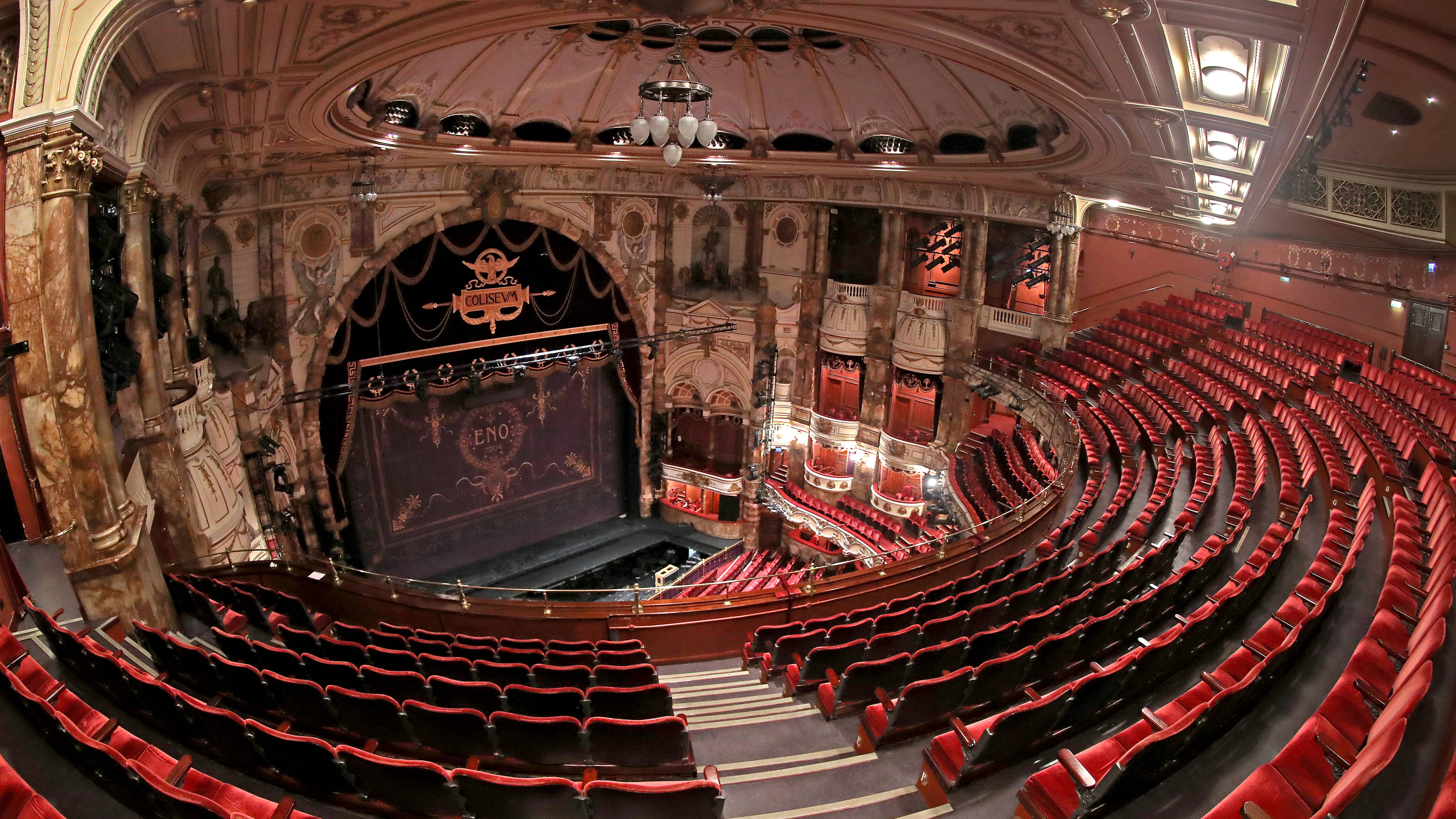 The year of the theater. Театр Колизеум в Лондоне. Театр Колизей Лондон. Королевский театр Ковент-Гарден. Театр Колизей Лондон внутри.