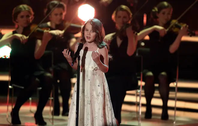 Amira Willighagen performs in 2014