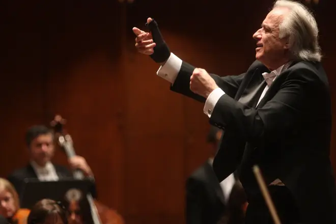 João Carlos Martins leading the Orchestra Filarmonica Bachiana in 2010