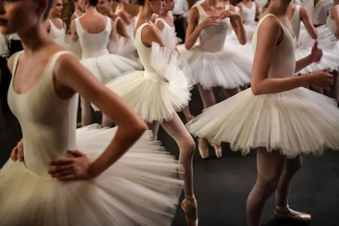 In "Ballet Blanc", female dancers all wear white dresses and tutus