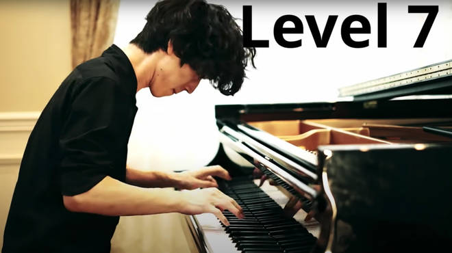 Pianist plays 7 levels of 'Twinkle Twinkle'
