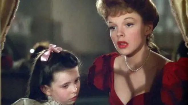 Judy Garland sings to younger sister character, Margaret O'Brien