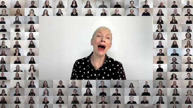 Annie Lennox performs ‘Dido’s Lament’ with London City Voices