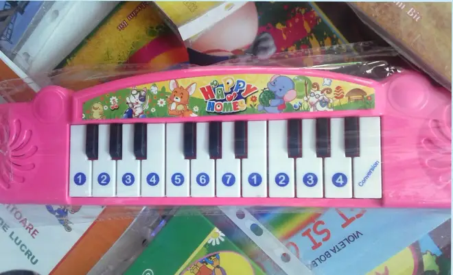 Confounding child's clavier