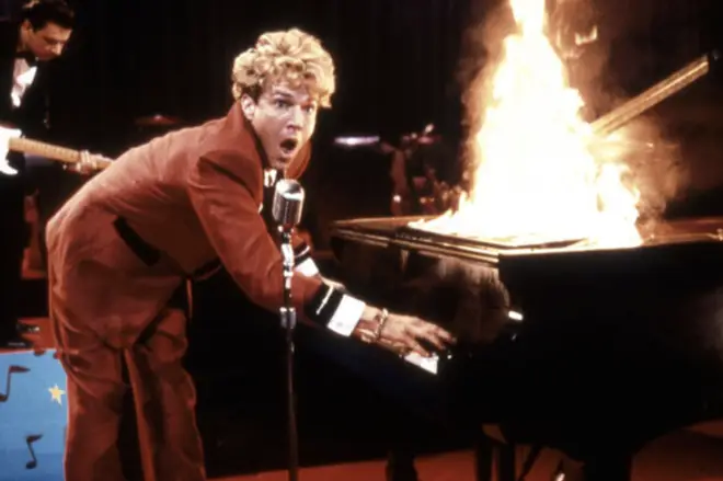 Dennis Quaid plays piano in Great Balls of Fire!