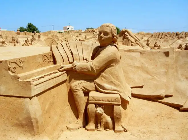 Mozart sand sculpture