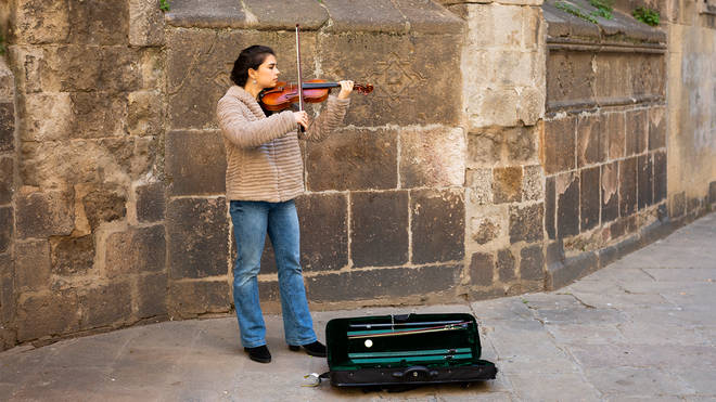 Street entertainers earn more if they play classical music on cold Sundays, study finds