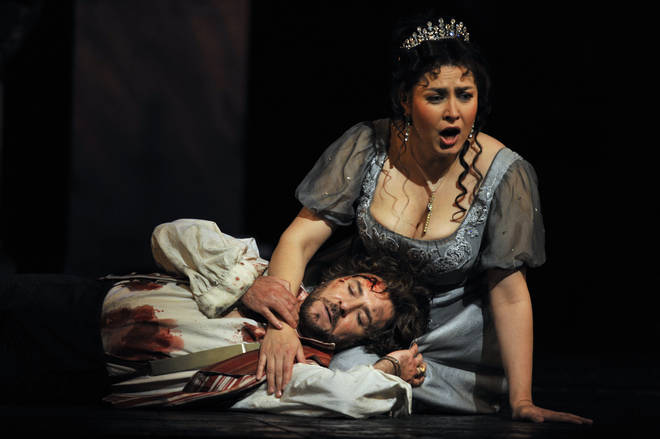 Producción de la Royal Opera de Tosca de Giacomo Puccini dirigida por Jonathan Kent y dirigida por Oleg Caetani en la Royal Opera House Covent Garden de Londres