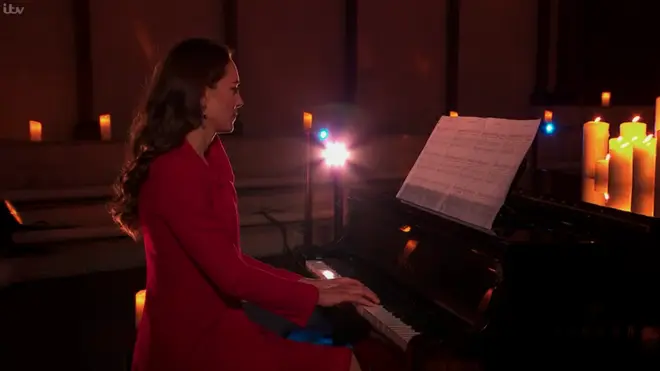 Kate Middleton plays piano in Westminster Abbey carol service
