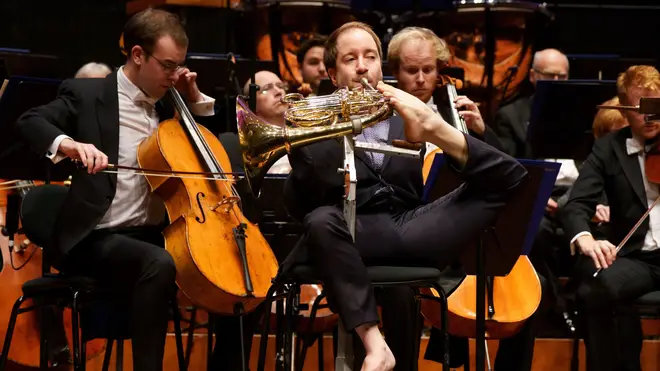 Felix Klieser plays French horn with his toes