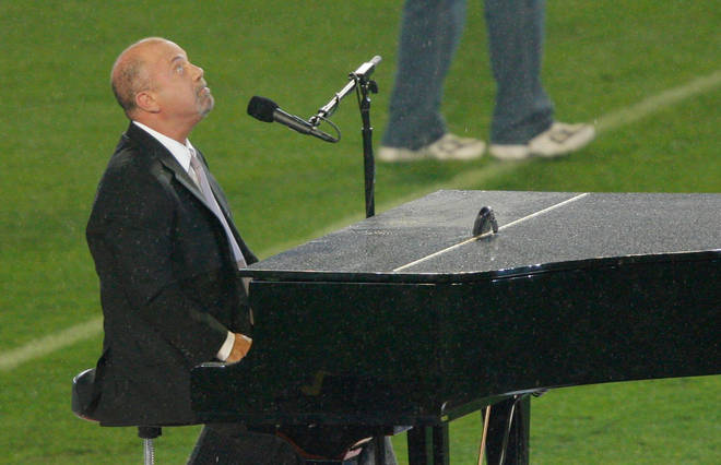 Billy Joel sits at the piano for his Super Bowl 2017 performance