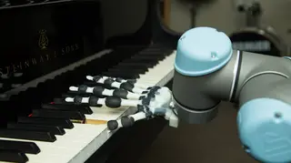 Robotic hand plays Scarlatti