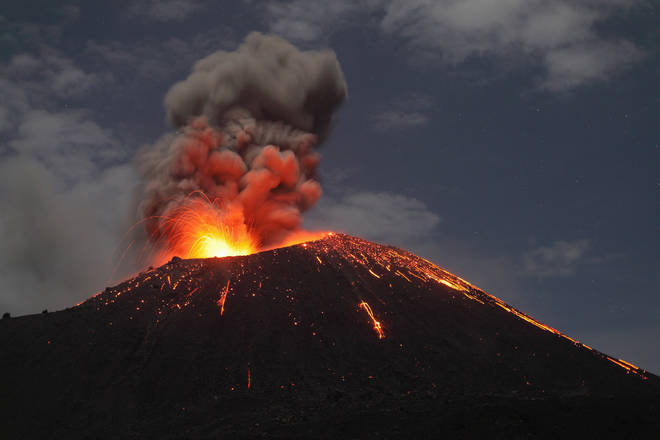 चित्र: जब 2009 में क्राकाटोआ ज्वालामुखी फटा था