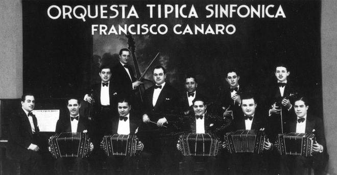 Canaro (center) and his orchestra, around 1930.