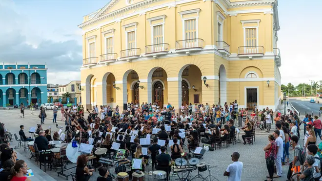 CAYO’s full orchestra of Cuban and American students performs in front of Matanzas’ Teatro Sauto, May 2019