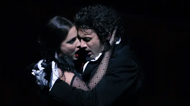 Anna Netrebko and Jonas Kaufmann in a performance of 'La Traviata' in London