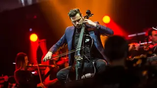 Hauser playing on the 2CELLOS tour
