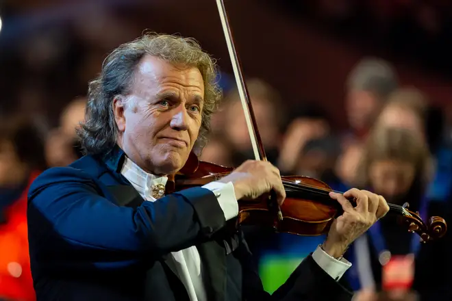 André Rieu donates 20,000 euros of musical instruments