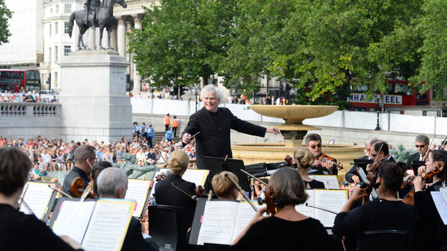 Simon Rattle conducts LSO in Trafalgar Square