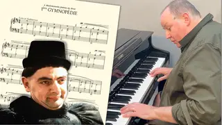 If Satie had written Blackadder? Solo pianist plays iconic TV theme in ‘Gymnopédie’ style