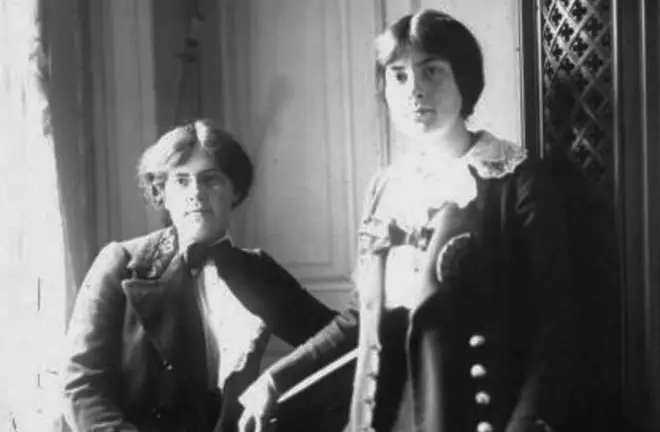 Lili Boulanger (right), with her sister Nadia (left).