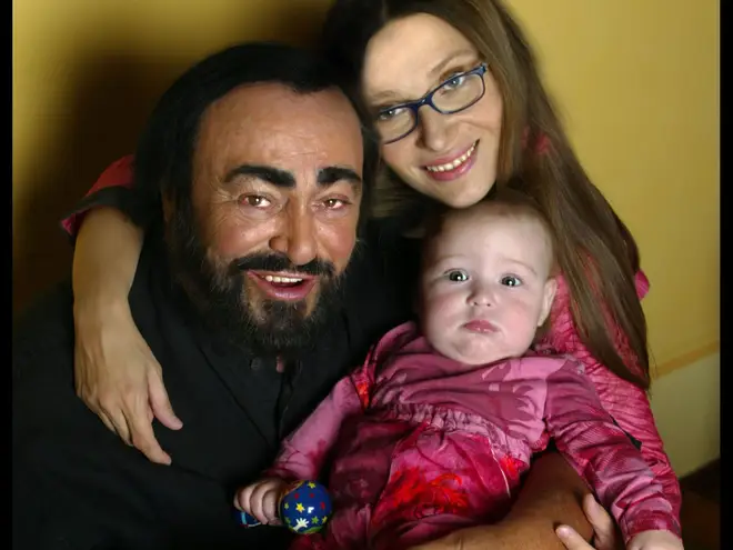 Luciano Pavarotti pictured with Nicoletta Mantovani and their daughter Alice