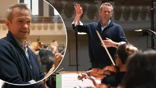 Alexander Armstrong conducts the London Choral Sinfonia