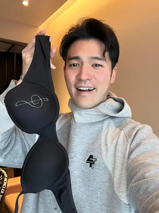 A hand-stitched treble clef was sewn into a bra, thrown at violinist Ray Chen after Munich concert.