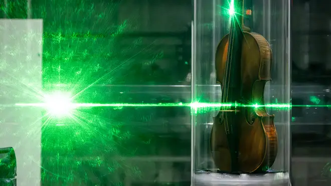 Paganini’s violin is X-rayed to examine its wood.