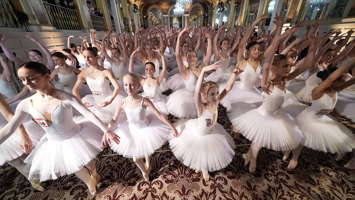 Hundreds of ballerinas achieve world record by dancing en pointe in a stunning performance