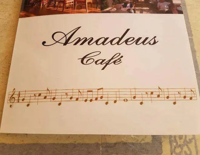 Amadeus Café, Mahon