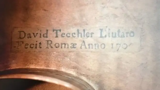 The violin is marking with Tecchler's name