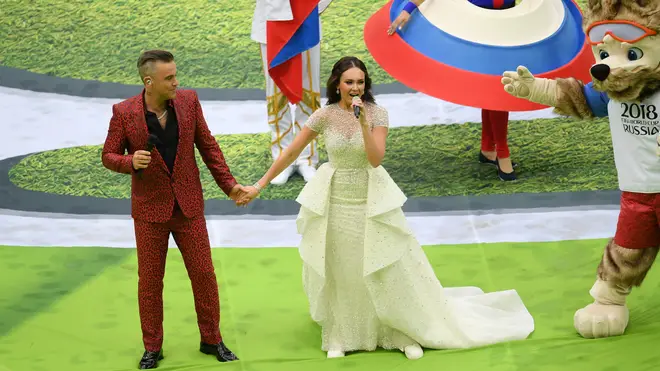 Robbie Williams and Aida Garifullina sing 'Angels' at the 2018 FIFA World Cup